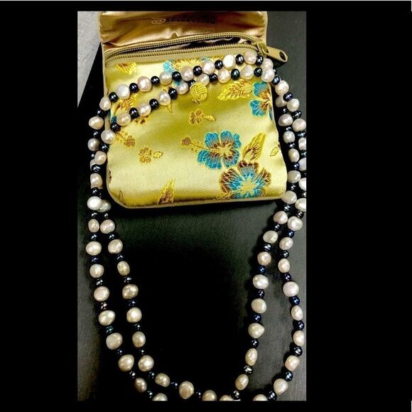 Honora
34" Strand white and gray Pearl Necklace & original pouch - Picture 2 of 4
